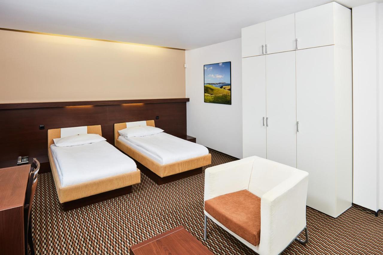 Hotel Rottal Otrokovice Zimmer foto
